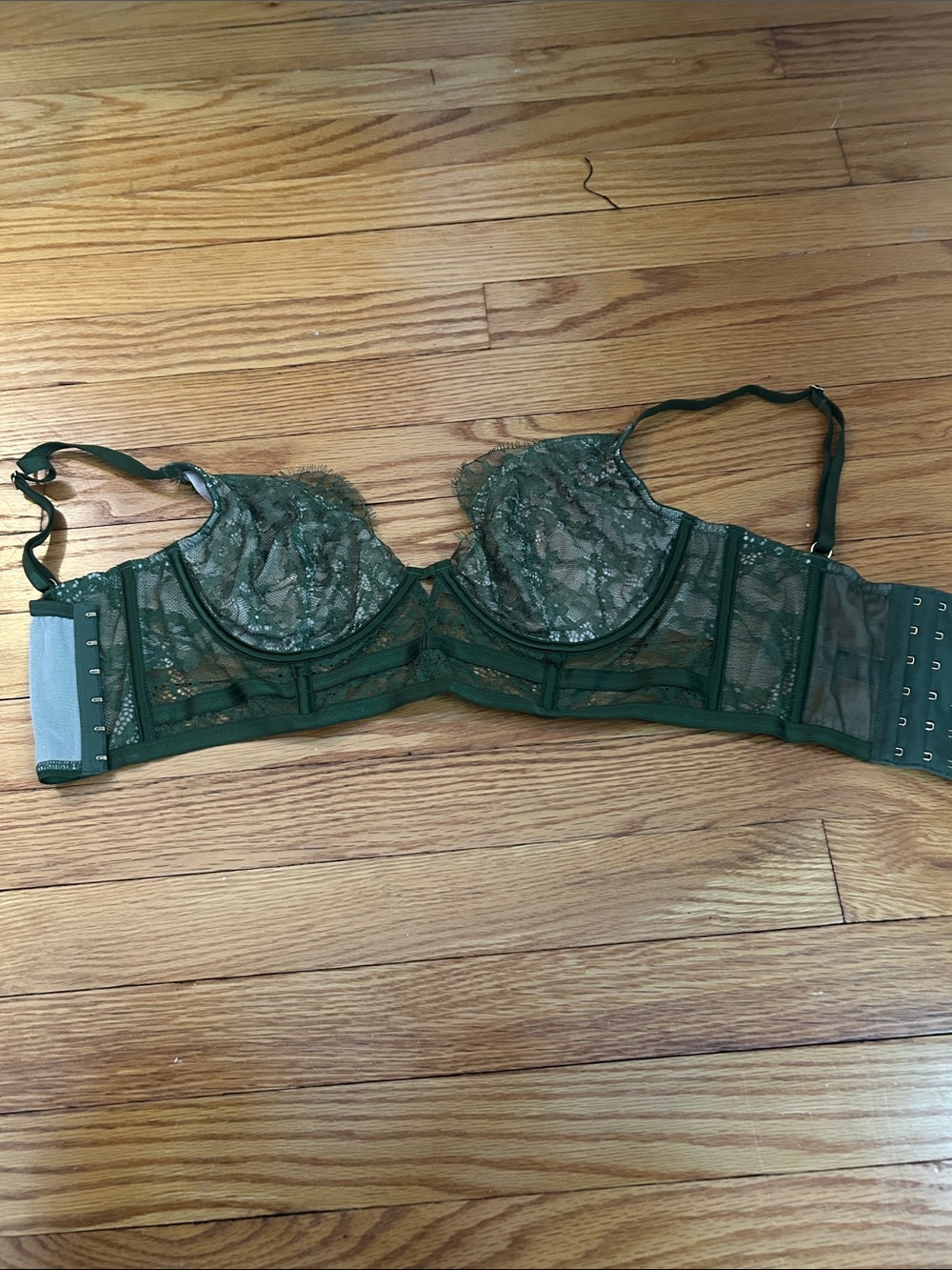 Victoria's Secret Emerald Green Lace Underwire Bra